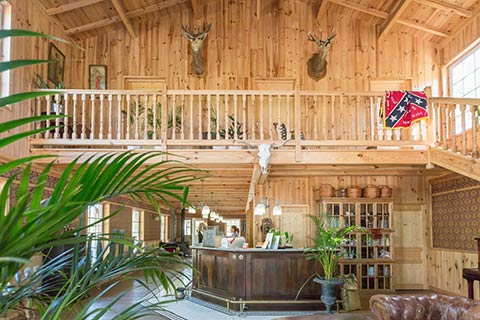 Le Village Western